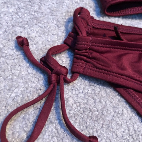 Maroon bikini - Picture 5 of 5